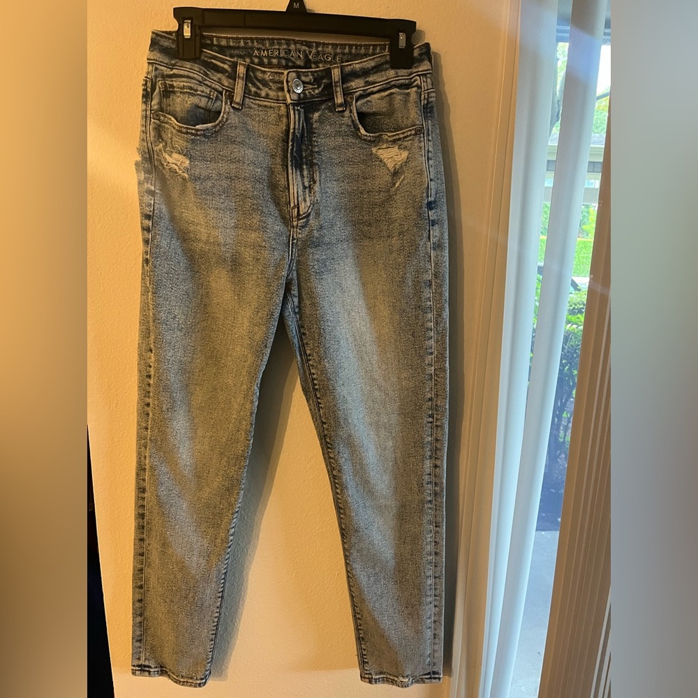 American Eagle Outfitters Light Blue Distressed Jeans
